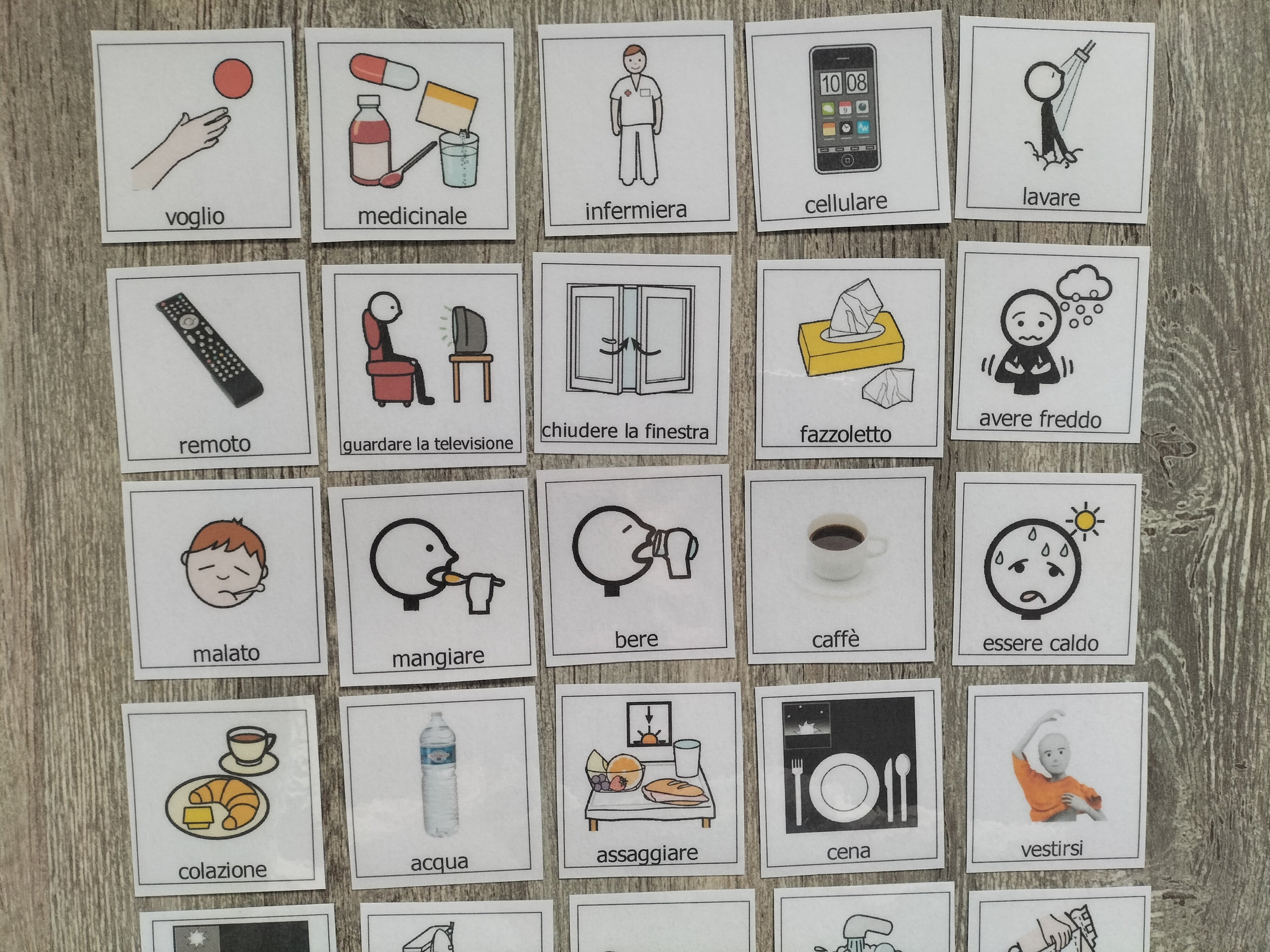 32 Pictogrammi Plastificati con Velcro – Comunicazione CAA per Adulti Non Verbali